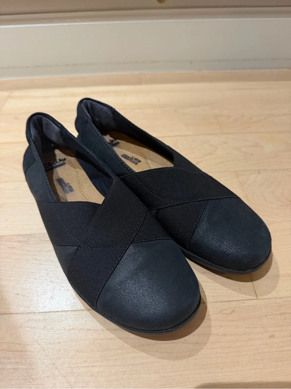 Clarks Comfortable Black Slip-On Women's Flats size 8 soft cushion